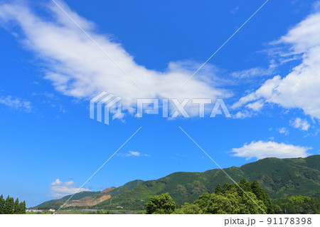 青空　雲　山地 91178398