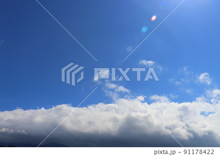 青空　雲　山地 91178422