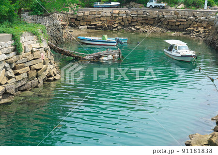 笠岡諸島最大の島・北木島　千ノ浜の護岸景観(北木のベニス)7　岡山県笠岡市 91181838