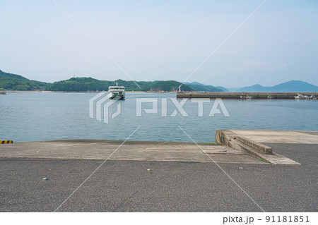 笠岡諸島最大の島・北木島 金風呂港に入港する金風呂丸フェリー1 岡山県笠岡市 笠岡諸島最大の島・北木島 金風呂港に入港する金風呂丸フェリー1 岡山県笠岡市 91181851