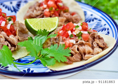 メキシコ料理の美味しいタコス メキシコ料理の美味しいタコス 91181863