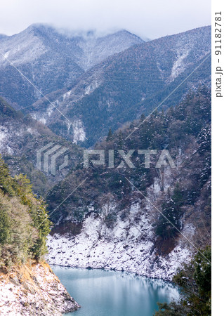 まだ雪の残る3月の奥大井湖上駅の風景 まだ雪の残る3月の奥大井湖上駅の風景 91182781