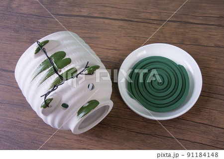 蚊取り線香と豚の置物 91184148