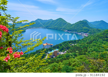 群馬県 榛名湖西側にある硯岩(すずりいわ)からの眺望(榛名湖,天目山など)の写真素材 [91184192] - PIXTA