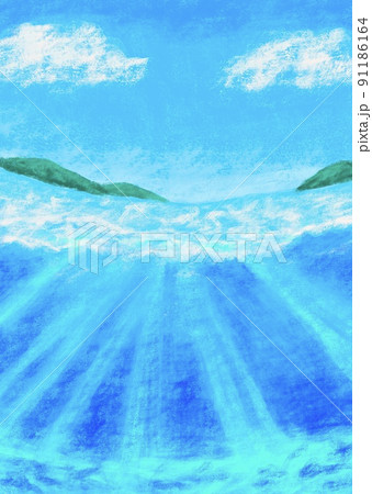 パステル風で青空と雲と海の水面から海中へ光が差している背景素材 91186164