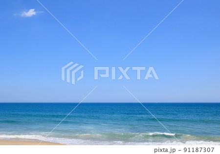 6月下旬 蒸し暑い日の海 茨城県 6月下旬 蒸し暑い日の海 茨城県 91187307