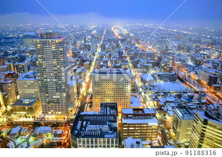 展望室から眺める札幌市の冬の夜景 91188316