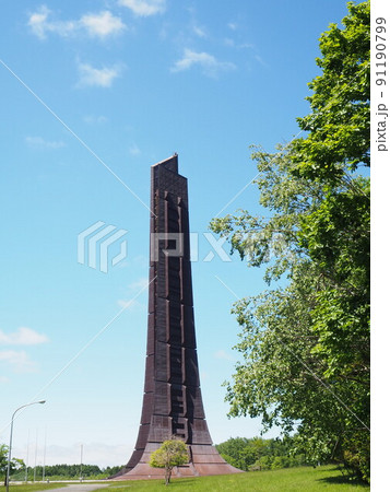 北海道百年記念塔と青空 北海道百年記念塔と青空 91190799