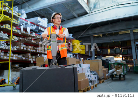 Warehouse worker operates a pallet loader 91191113