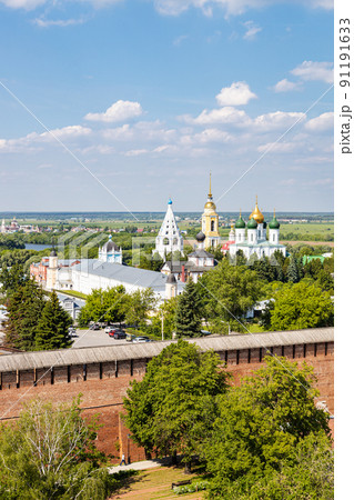 view of wall and churches of Kolomna Kremlin 91191633