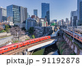 東京御茶ノ水界隈　丸の内線の赤い新型車両 91192878