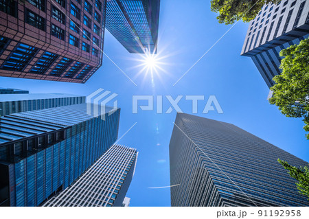 日本の東京都市景観 大手町プレイス前の交差点から大手町のオフィスビル群などを望む 日本の東京都市景観 大手町プレイス前の交差点から大手町のオフィスビル群などを望む 91192958