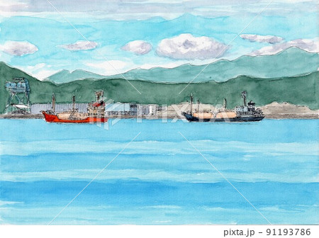 貨物船が停泊する夏の港湾 91193786