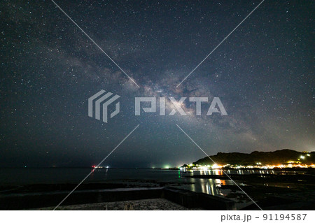 沖縄県南城市 知名崎海岸から見る夏の天の川 沖縄県南城市 知名崎海岸から見る夏の天の川 91194587