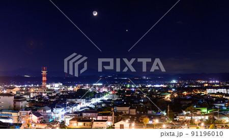 都市夜景風景「夜景景色・三日月の星空と温泉街風景」菊池市 都市夜景風景「夜景景色・三日月の星空と温泉街風景」菊池市 91196010
