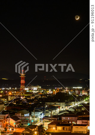 都市夜景風景「夜景景色・三日月の星空と温泉街風景」菊池市 都市夜景風景「夜景景色・三日月の星空と温泉街風景」菊池市 91196013