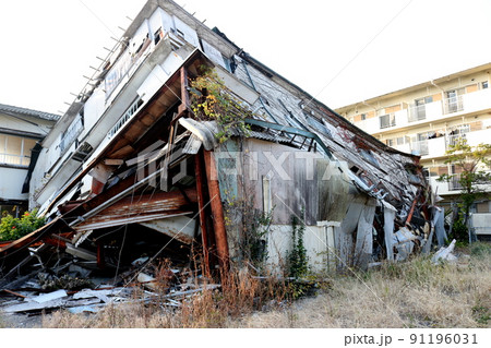 倒壊した家屋 6 倒壊した家屋 6 91196031