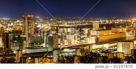 都市夜景景観(熊本駅クローズアップ)「花岡山展望台から熊本市パノラマ夜景風景」 91197879