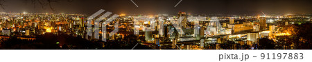 都市夜景景観(熊本駅周辺)「花岡山展望台から熊本市パノラマ夜景風景」 91197883