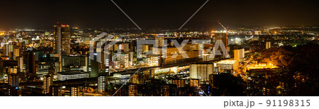 都市夜景景観(熊本駅前周辺)「花岡山展望台から熊本市パノラマ夜景風景」 91198315