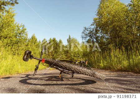 Bicycle lies on rural road 91198371