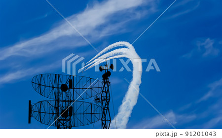 Air defense raiders of military mobile anti-aircraft complexes (radar is designed and automatic tracking of targets and missiles) against the background of the flight of modern combat fighters,Russia Air defense raiders of military mobile anti-aircraft complexes (radar is designed and automatic tracking of targets and missiles) against the background of the flight of modern combat fighters,Russia 91201043