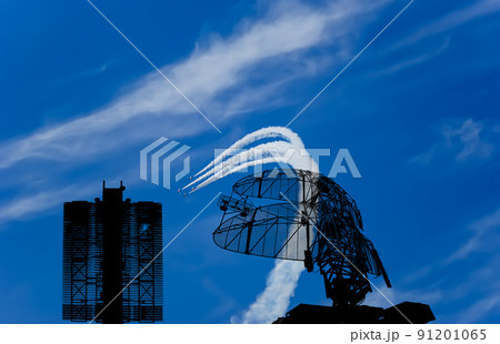 Air defense raiders of military mobile anti-aircraft complexes (radar is designed and automatic tracking of targets and missiles) against the background of the flight of modern combat fighters,Russia Air defense raiders of military mobile anti-aircraft complexes (radar is designed and automatic tracking of targets and missiles) against the background of the flight of modern combat fighters,Russia 91201065