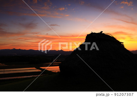 岩手県北上市 夕焼けの遺跡 岩手県北上市 夕焼けの遺跡 91207307
