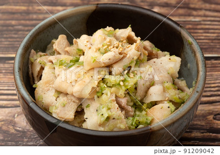 豚バラネギ塩丼 豚バラネギ塩丼 91209042