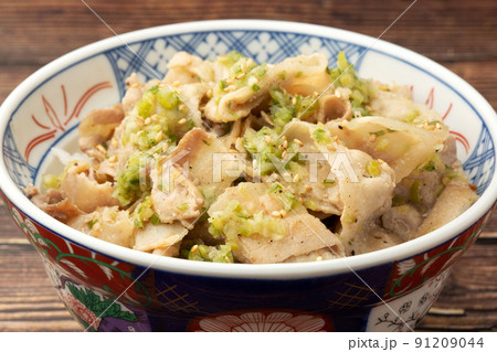 豚バラネギ塩丼 91209044