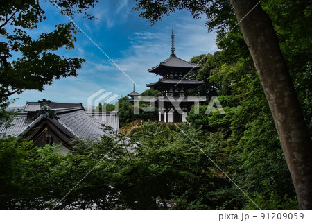 當麻寺西南院_三重塔と青い空 91209059