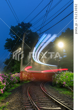 箱根登山電車_あじさいライトアップの絶景 91213692