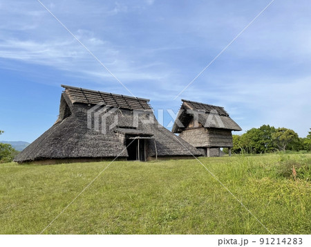 竪穴住居と高床式倉庫 91214283