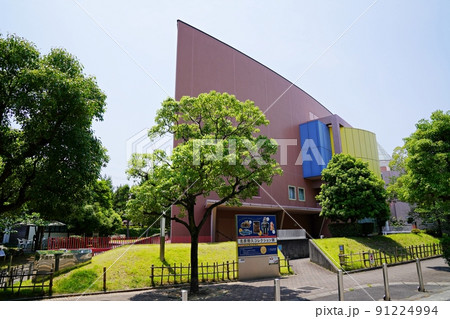 兵庫 芦屋市 市立美術博物館(北側、初夏) 兵庫 芦屋市 市立美術博物館(北側、初夏) 91224994