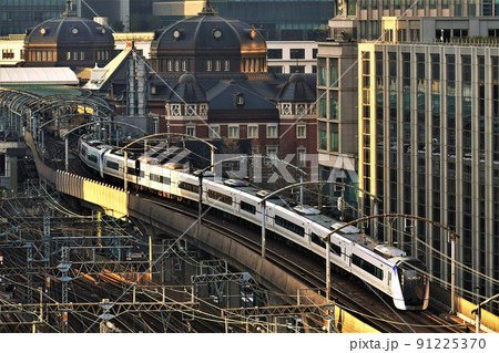 E353系特急列車 中央本線・東京~神田 E353系特急列車 中央本線・東京~神田 91225370