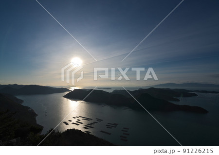《岡山県》瀬戸内海国立公園 夕立受山から見る朝日 《岡山県》瀬戸内海国立公園 夕立受山から見る朝日 91226215