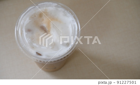 コンビニカップのアイスカフェオレ 91227501