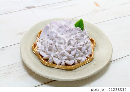 紫陽花の形をしたレアチーズケーキ 91228352