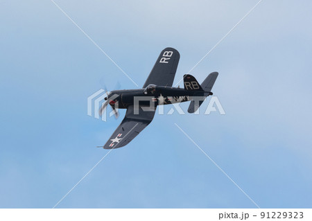 アメリカ海軍F4U-4コルセア艦上戦闘機旋回 アメリカ海軍F4U-4コルセア艦上戦闘機旋回 91229323