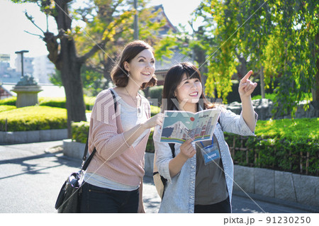 外国人と東京観光 浅草寺界隈 外国人と東京観光 浅草寺界隈 91230250