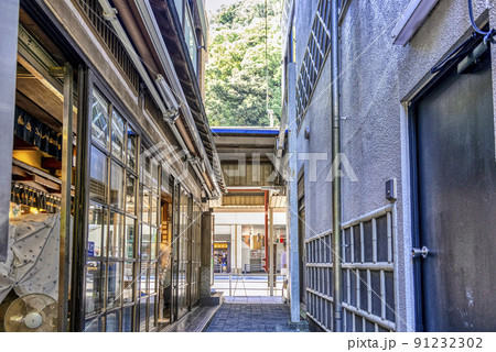 神奈川県箱根湯本　小田急線箱根湯本駅前商店街 91232302