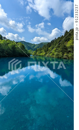 一度は行きたい知られていない絶景ポイント、青い湖が美しい志賀高原の大沼池 一度は行きたい知られていない絶景ポイント、青い湖が美しい志賀高原の大沼池 91233237