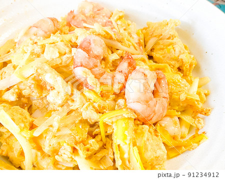 中国上海料理・蝦仁韮黄炒鶏蛋（エビと黄韮の卵炒め） 91234912