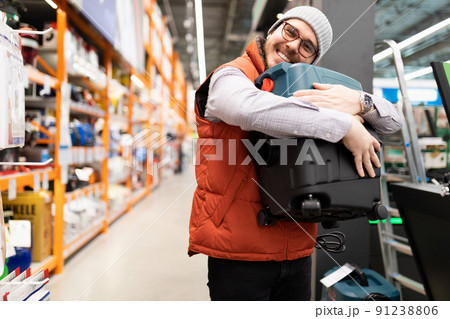a man bought a construction vacuum cleaner for his house 91238806