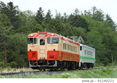 石北本線普通列車 キハ40 キハ40-1766 リバイバル国鉄色 引退間近 石北本線普通列車 キハ40 キハ40-1766 リバイバル国鉄色 引退間近 91240221