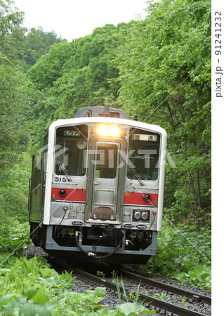西女満別駅を発車する石北本線普通列車 石北線 キハ54 普通列車 西女満別駅を発車する石北本線普通列車 石北線 キハ54 普通列車 91241232