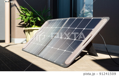 太陽光発電　ソーラーパネル　発電　蓄電　節電　自然エネルギー　電気　自家発電 91241509