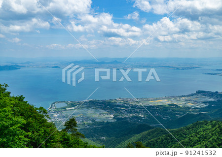 滋賀県の釈迦岳から見下ろす琵琶湖と内湖 91241532