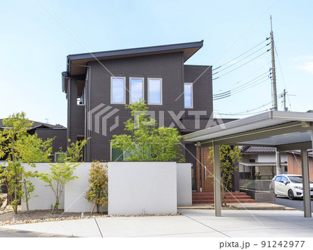 カーポートのある住宅外観と空 カーポートのある住宅外観と空 91242977