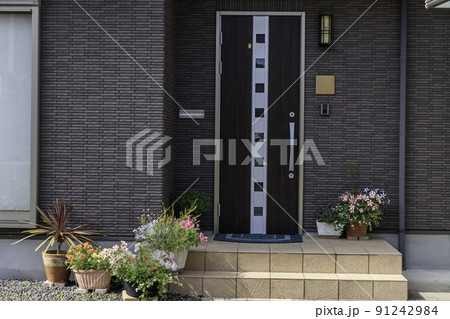 住宅の玄関周り 住宅の玄関周り 91242984